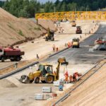 مقایسه فنی و اقتصادی روسازی بتنی (RCC) در مقابل آسفالتی در پروژه‌های راهسازی مدرن