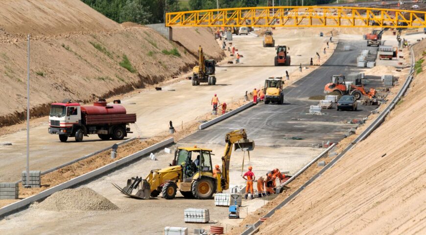 مقایسه فنی و اقتصادی روسازی بتنی (RCC) در مقابل آسفالتی در پروژه‌های راهسازی مدرن